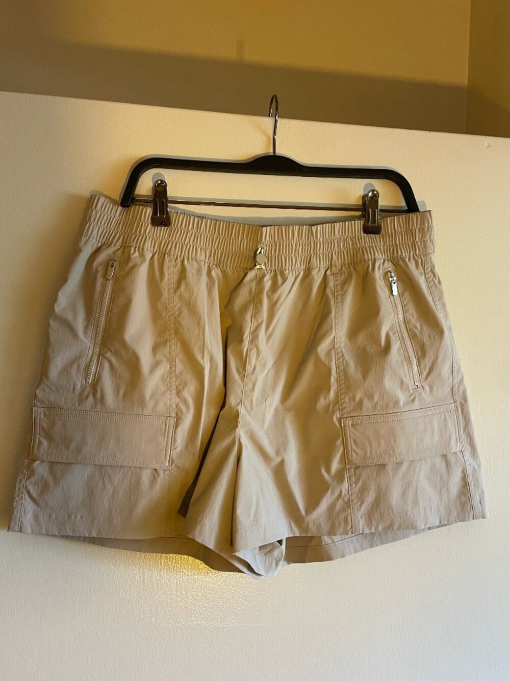 Athleta Cascade Cargo Poplin Shorts - Khaki